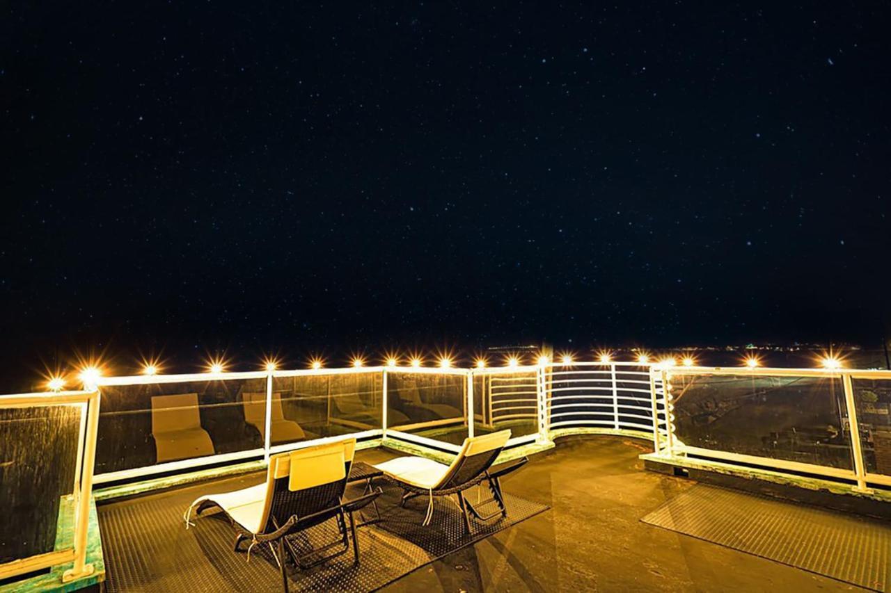 Luxury Beachfront Penthouse Walk To The Beach Restaurants Entertainment Half Moon Bay Exterior photo